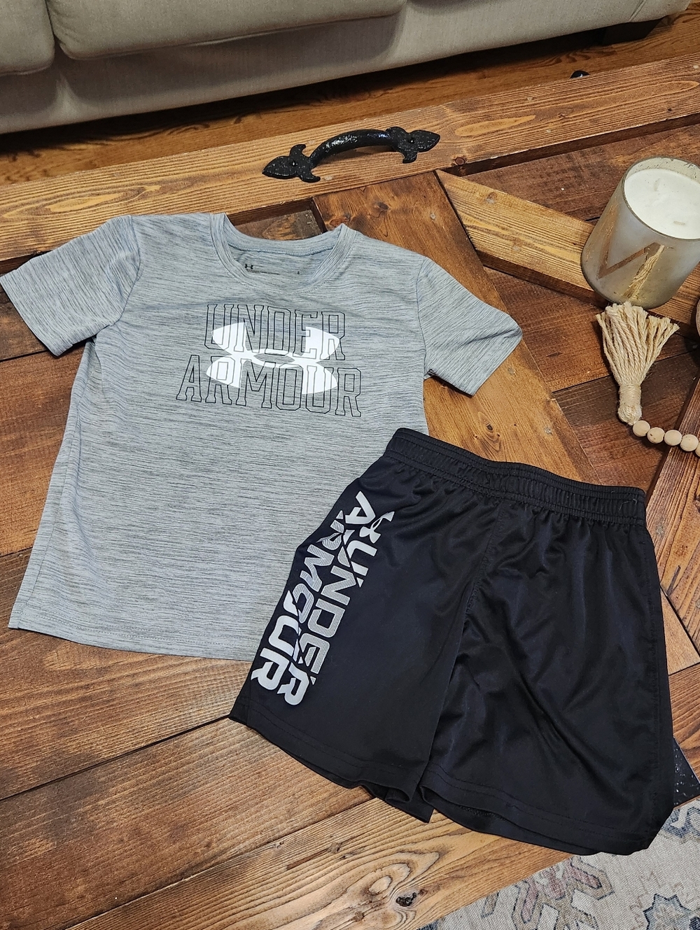 Boys EUC Under Armour Shirt & Shorts Size 5